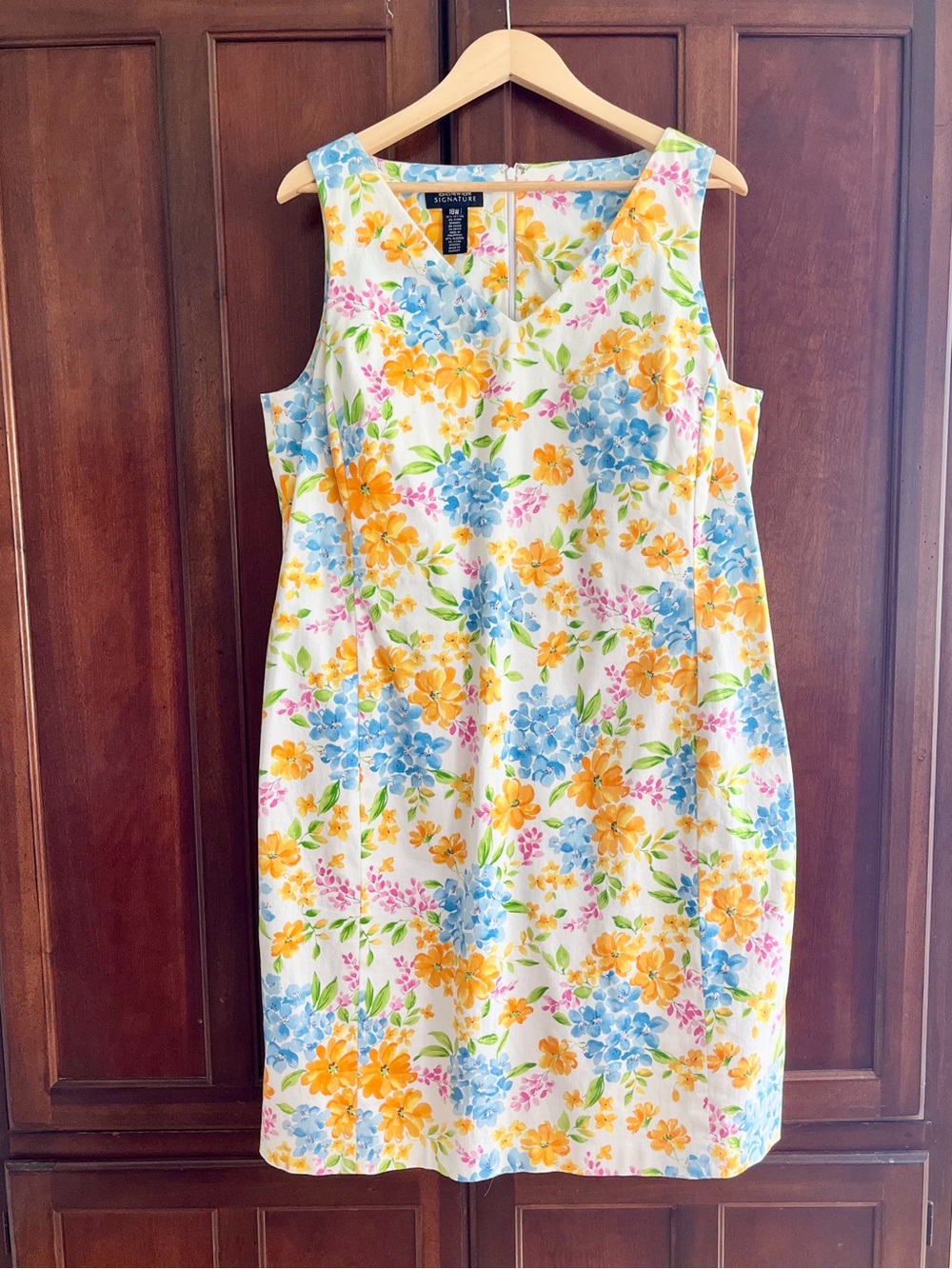 Jones New York Signature Vintage Sleeveless Geranium Floral Shift Dress. Size 18